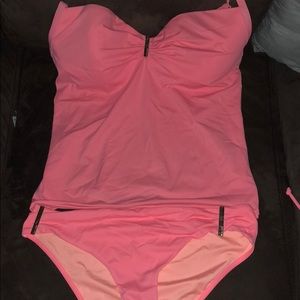 Women’s swim top 38dd bottom large